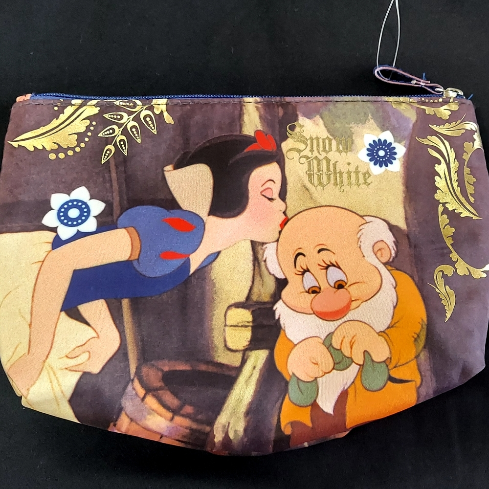 London Soho New York Snow White Cosmetic Bag